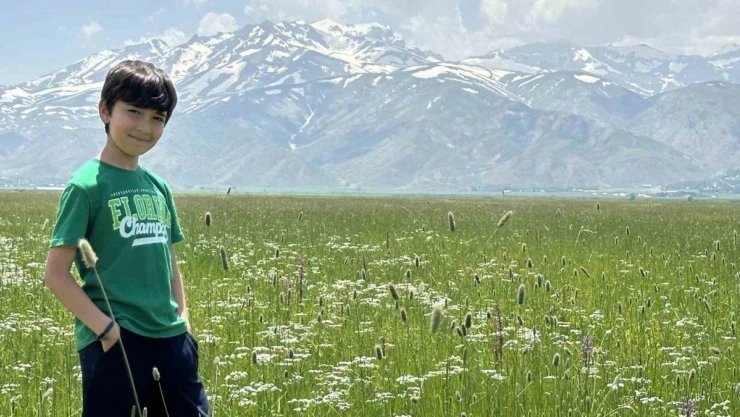 Yüksekova'da yaz ve kış mevsimi bir arada yaşanıyor