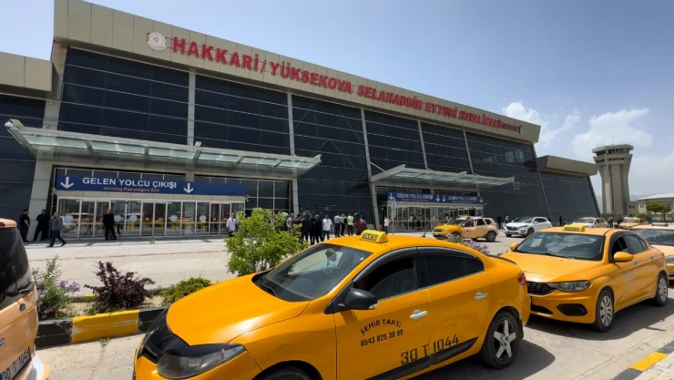 Yüksekova-İstanbul uçak seferi iptal edildi