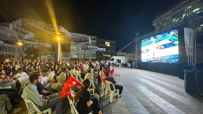 A Milli Basketbol Takımı, Yunanistan'ı 94-68 mağlup ederek adını finale yazdırdı