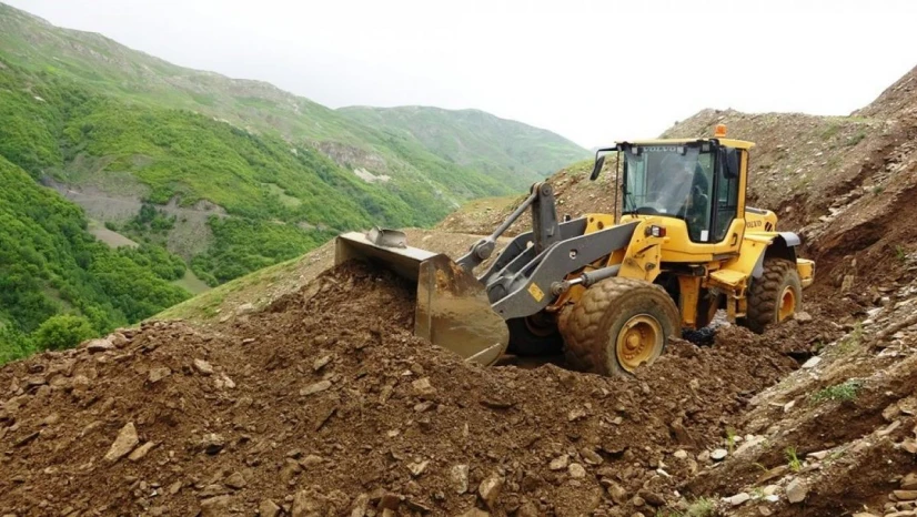 Bitlis'te 15 köy yolu ve içme suyu hatları selden zarar gördü