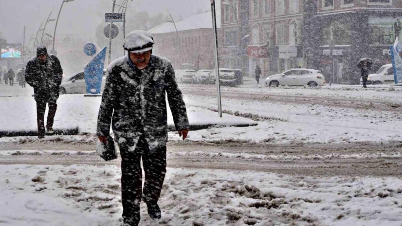 Erzurum'da eğitime kar engeli
