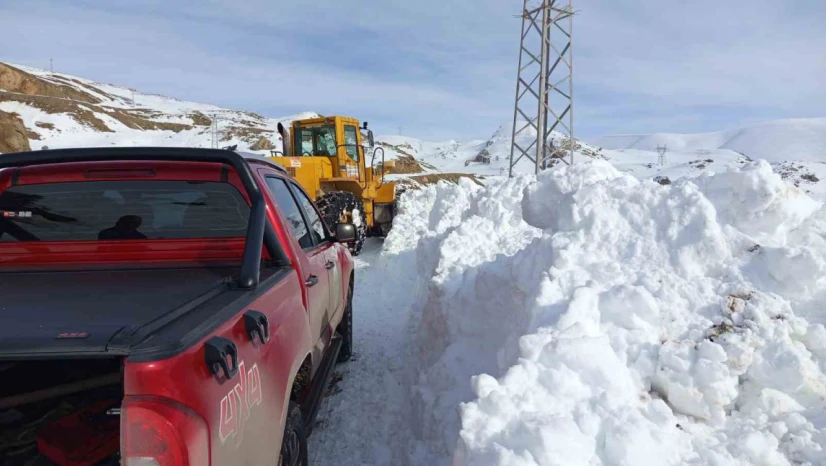 3500 rakımda 2 metrelik karla su kesintisine 'dur' dediler