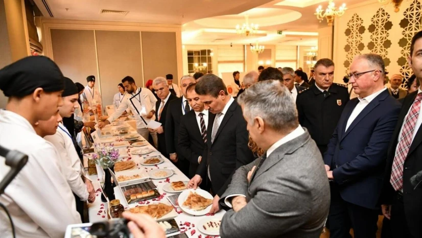 Ispartalı öğrenciler hünerlerini Yöresel Yemek Fuarı'nda sergiledi