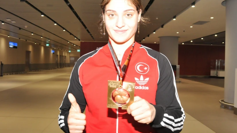Milli boksör Büşra Işıldar, dünya ikincisi oldu