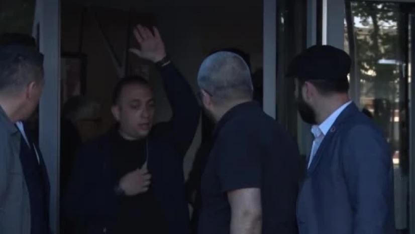 Özgür Özel: 'Gencecik belediye başkanımızın tertemiz alnına leke sürmeye çalışıyorlar'