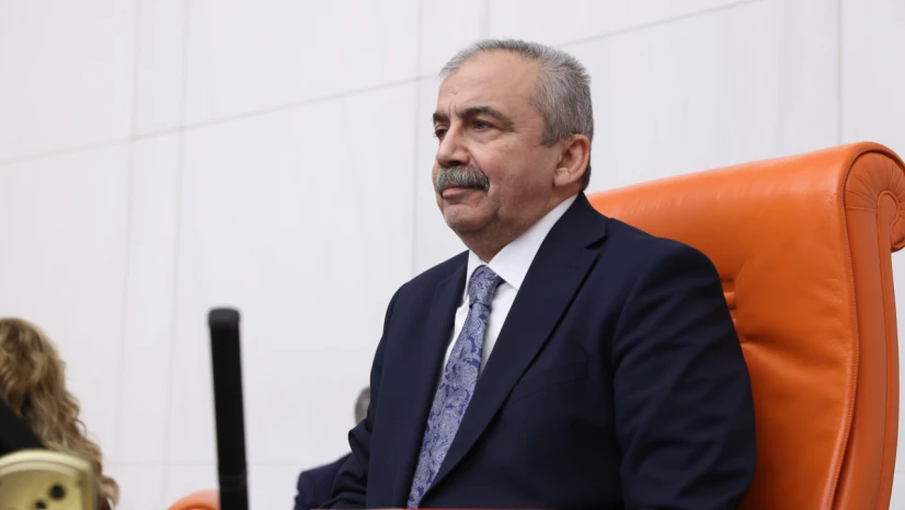 Sırrı Süreyya Önder tedavi gördüğü hastanede çoklu organ yetmezliği nedeniyle saat 16.10'da hayatını kaybetti