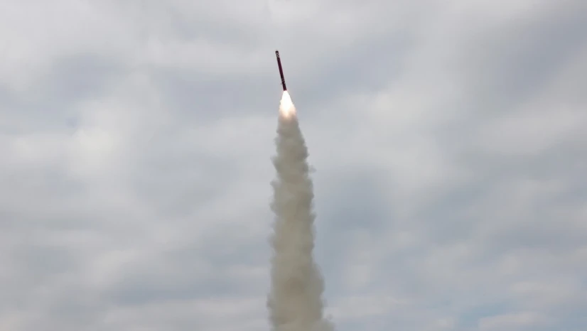 Trump'ın Güney Kore ziyaretinin hemen öncesinde Kuzey Kore'den yeni füze denemesi