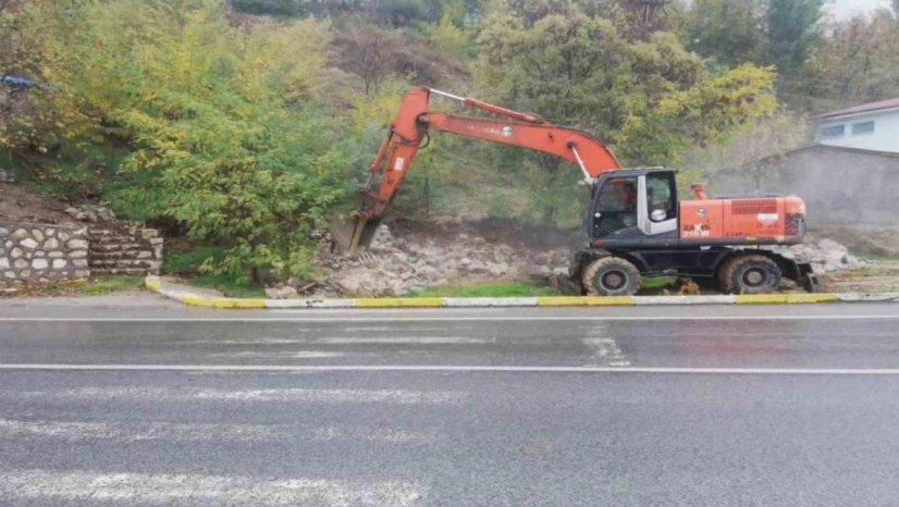 Tunceli'de metruk binalar yıkılıyor