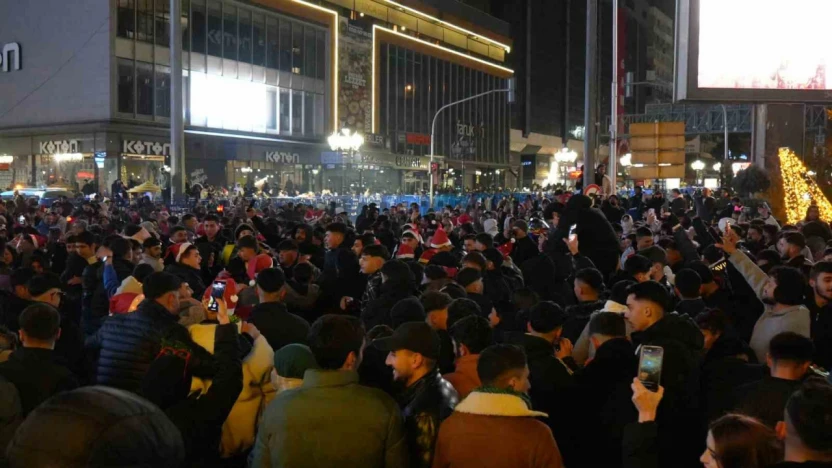 Başkent Ankara'da yeni yıl heyecanı sokaklara taştı
