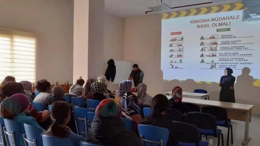 Bayburt'ta kız öğrenci yurdunda 'İş Sağlığı ve Güvenliği Semineri' düzenlendi