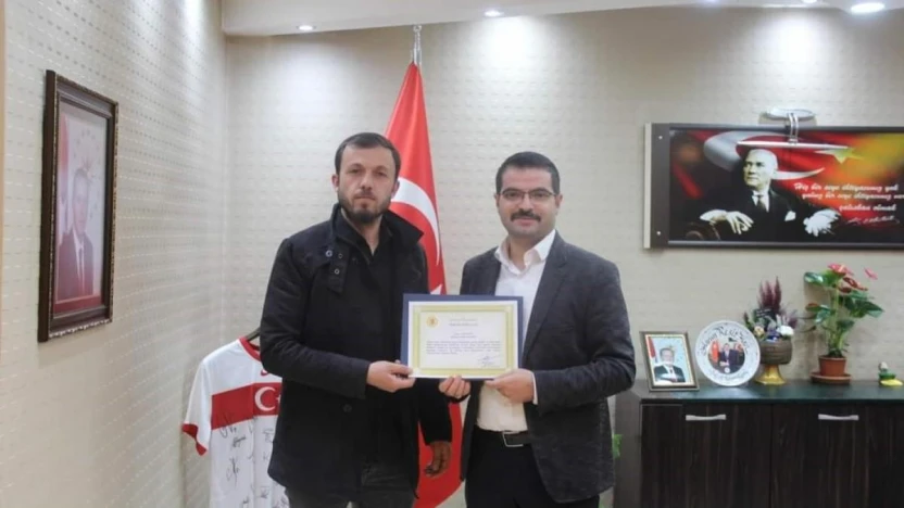 Duyarlı berbere Kaymakam'dan 'Teşekkür Belgesi'