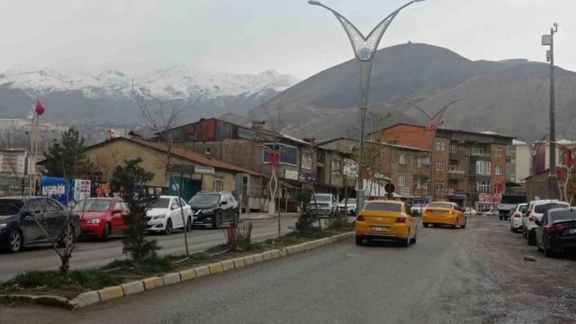 Hakkari'de yağmur yağışı yerini soğuk havaya bıraktı