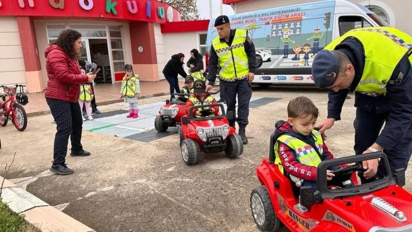 Jandarmadan miniklere trafik eğitimi