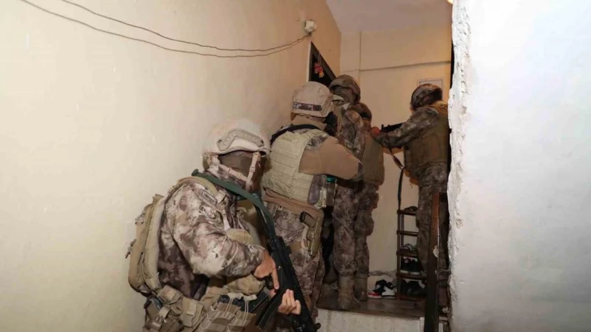 Mersin'de 'torbacı' operasyonu: 8 gözaltı