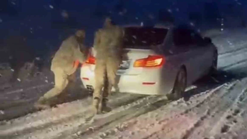 Muş-Bulanık yolunda ulaşıma kar engeli