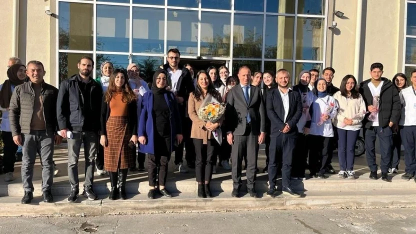 Üniversite öğrencilerinden huzur evi sakinlerine diş taraması