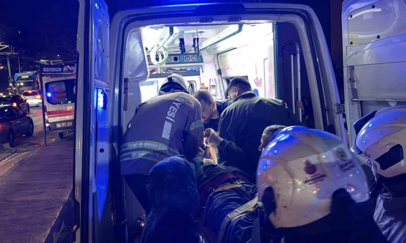 Beyoğlu'nda metro inşaatında iskele çöktü