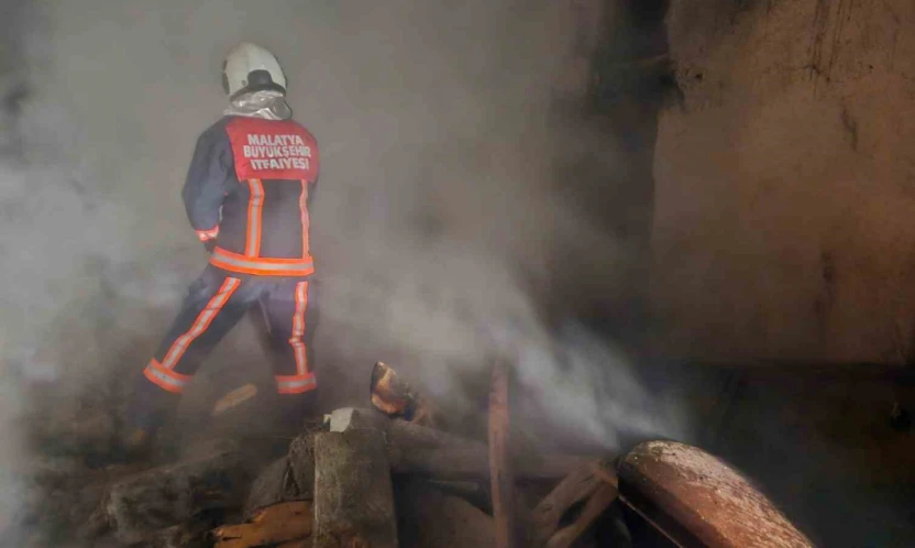 Hekimhan'da korkutan ev yangını: İkamet kullanılamaz hale geldi