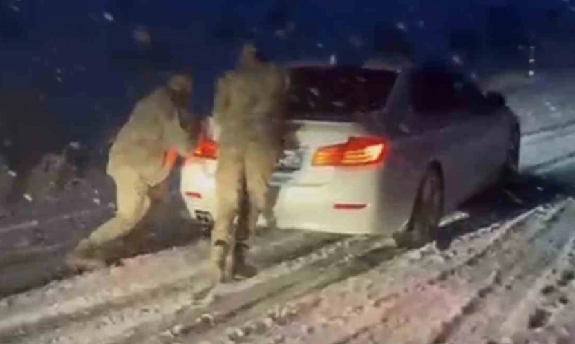 Muş-Bulanık yolunda ulaşıma kar engeli