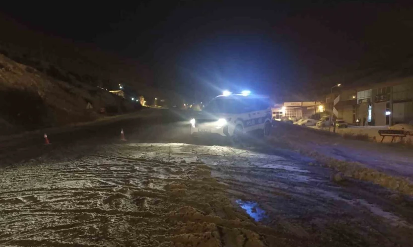 Sivas'ta tipi etkili oldu: Kayseri-Malatya yolu ulaşıma kapandı